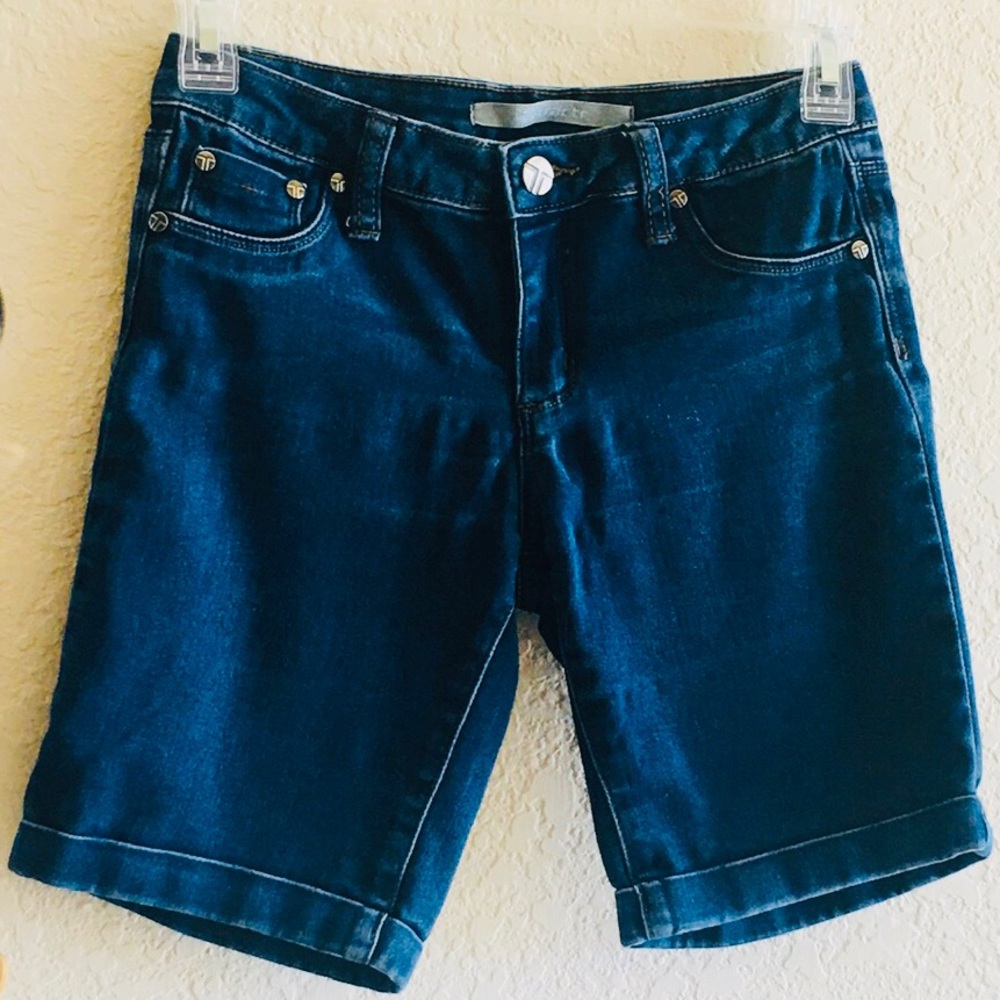 Denim jean shorts by Tractr